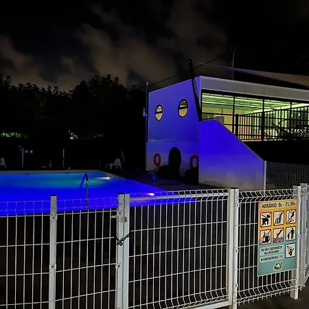キャンプ場 キャンピング アルマネッロ